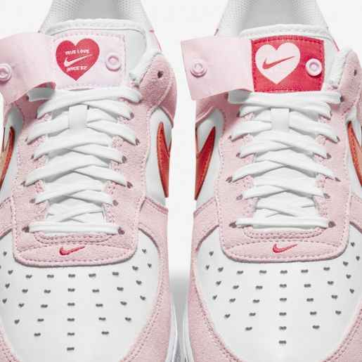 Tênis Nike Air Force 1 Valentine's Day