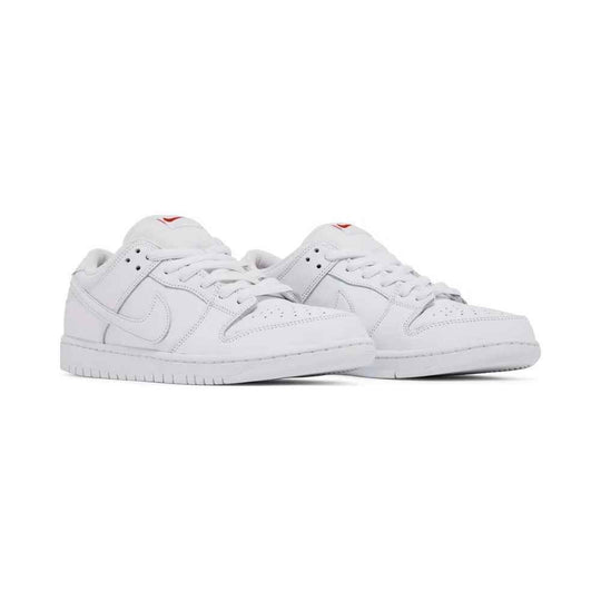 Tênis Nike SB Dunk Low Pro Triple White