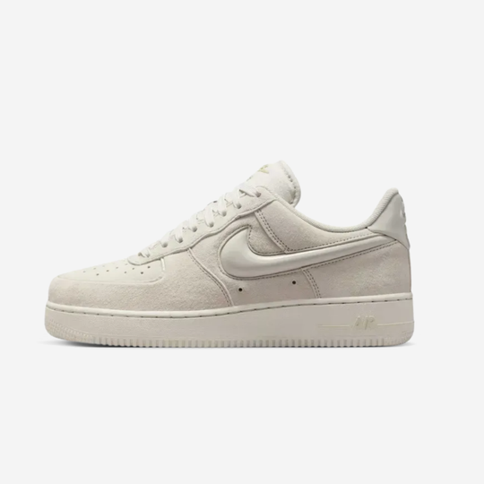 Tênis Nike Air Force 1 Suede Glossy Light Bone
