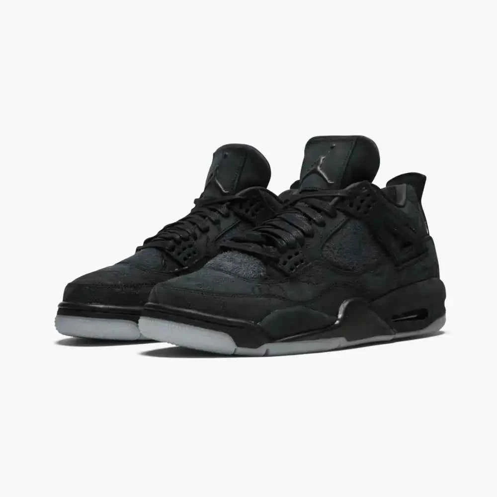Tênis Air Jordan 4 x KAWS Black