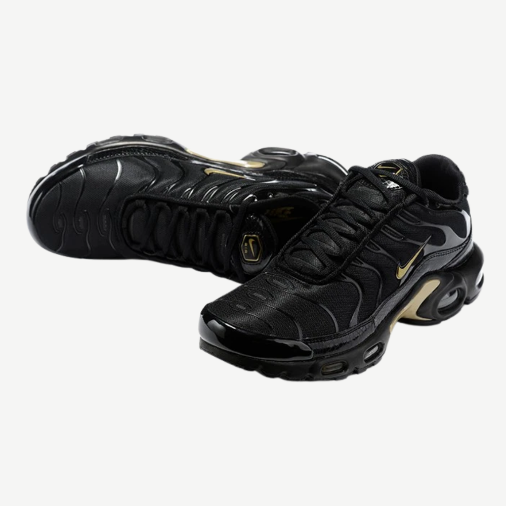 Tênis Nike Air Max Plus Black Metallic Gold