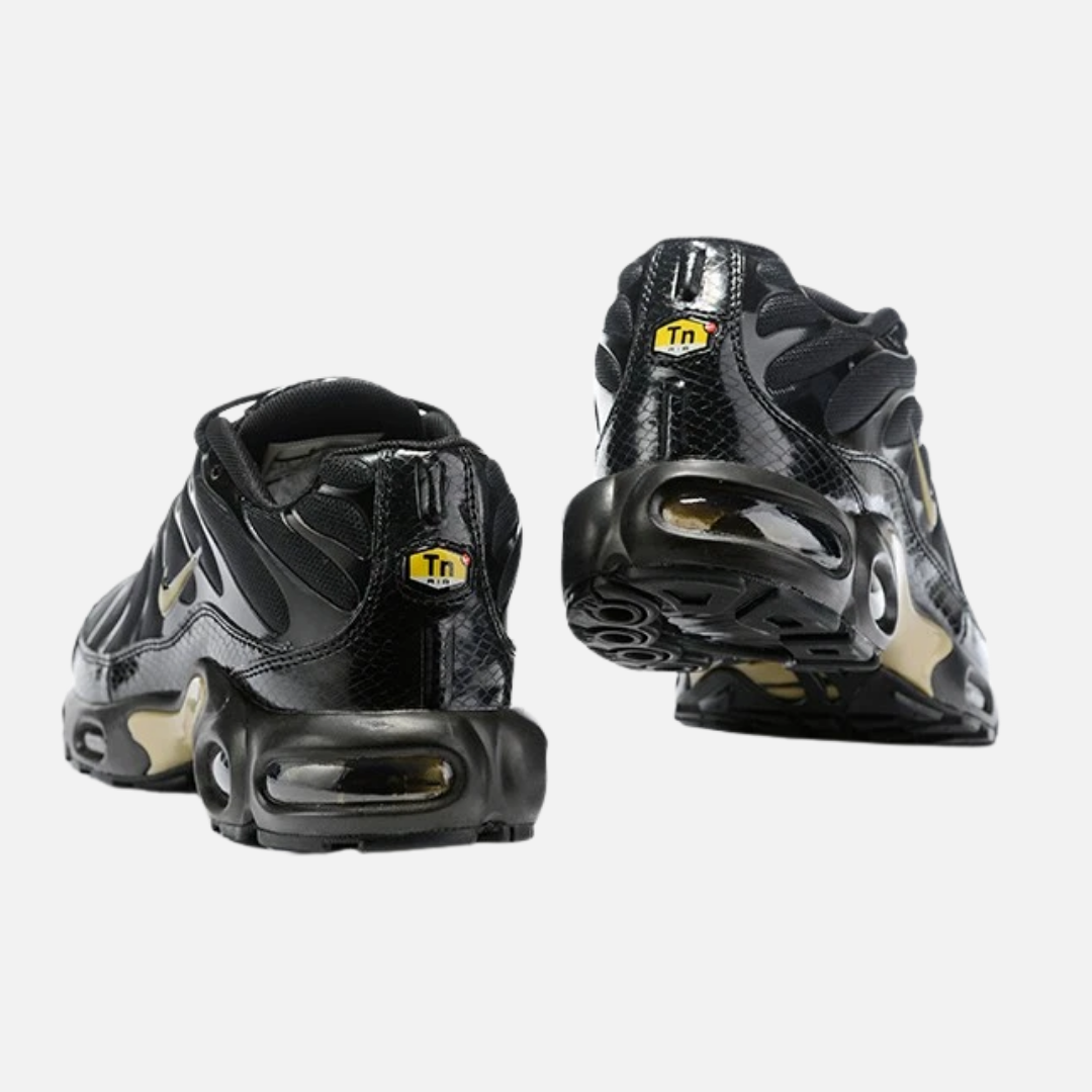 Tênis Nike Air Max Plus Black Metallic Gold
