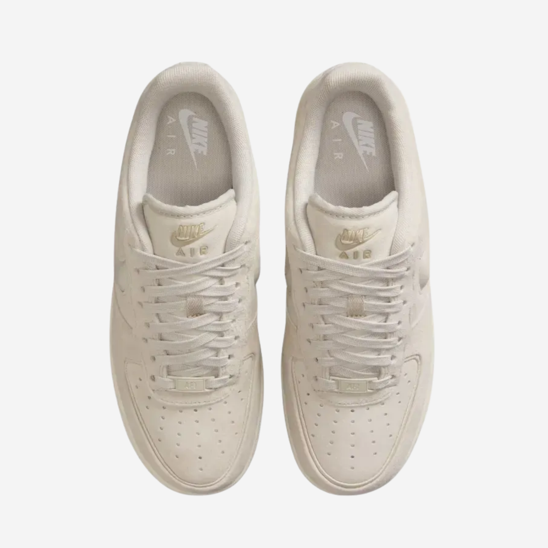 Tênis Nike Air Force 1 Suede Glossy Light Bone