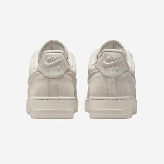 Tênis Nike Air Force 1 Suede Glossy Light Bone