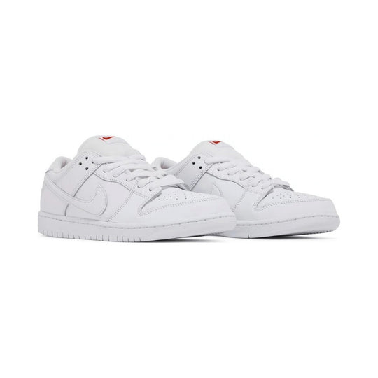Tênis Nike SB Dunk Low Pro Triple White