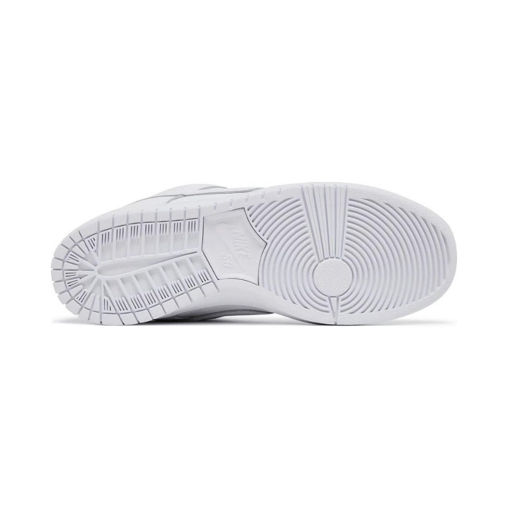 Tênis Nike SB Dunk Low Pro Triple White