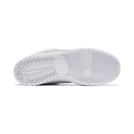 Tênis Nike SB Dunk Low Pro Triple White