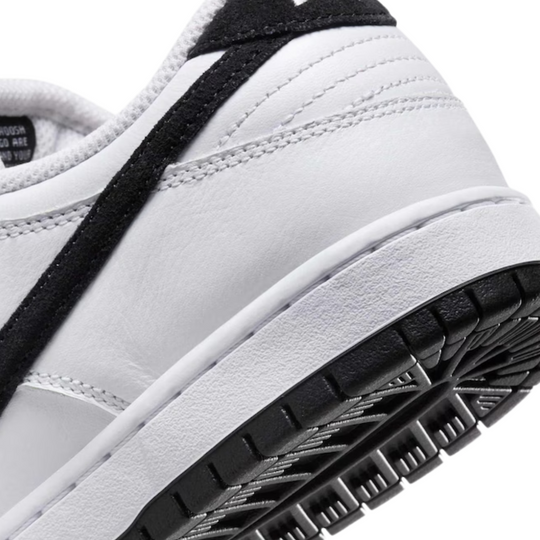 Tênis Nike Dunk SB Low Pro White and Black